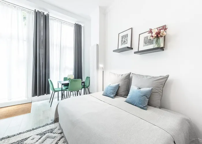 Apartamento The Mierendorf I, Campy Group & Family Apartment, 1br, 1 Living Room, Ideal For 2 - 4 Guests Berlim