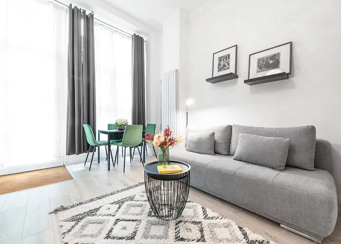 The Mierendorf I, Campy Group & Family Apartment, 1br, 1 Living Room, Ideal For 2 - 4 Guests شقة