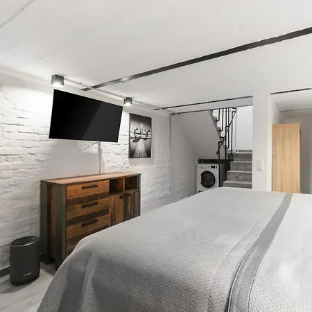 The Mierendorf I, Campy Group & Family Apartment, 1br, 1 Living Room, Ideal For 2 - 4 Guests * Берлин